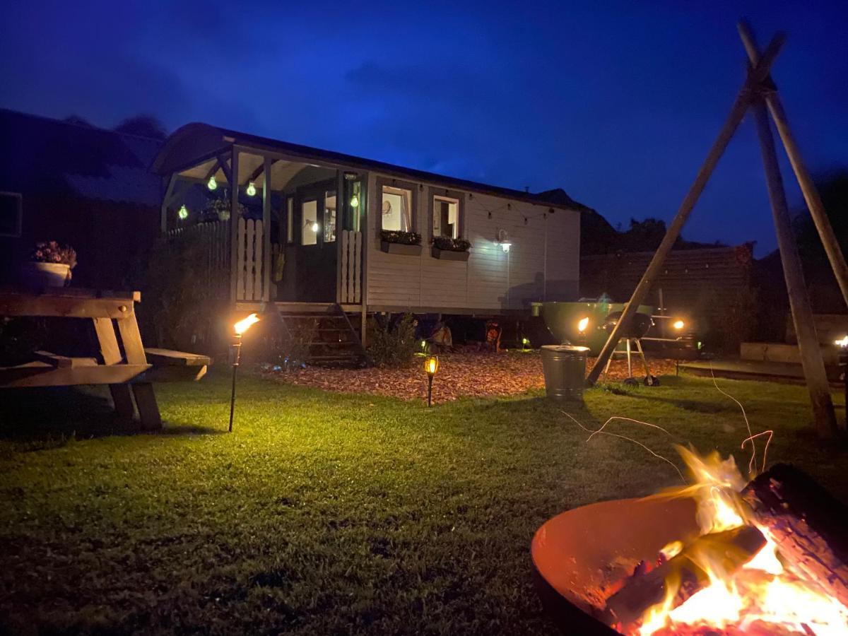 Pipowagen Mammaloe Bed & Breakfast Wijhe Ngoại thất bức ảnh